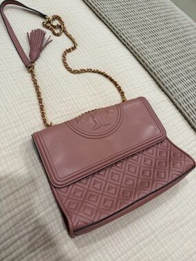 Tory Burch Quilted Crossbody Bag in Dusty Rose with Gold Chain